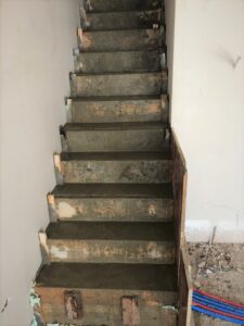 Rechte betontrap