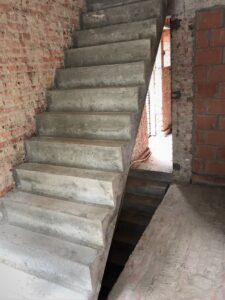 Rechte betontrap