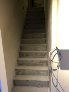 Rechte betontrap